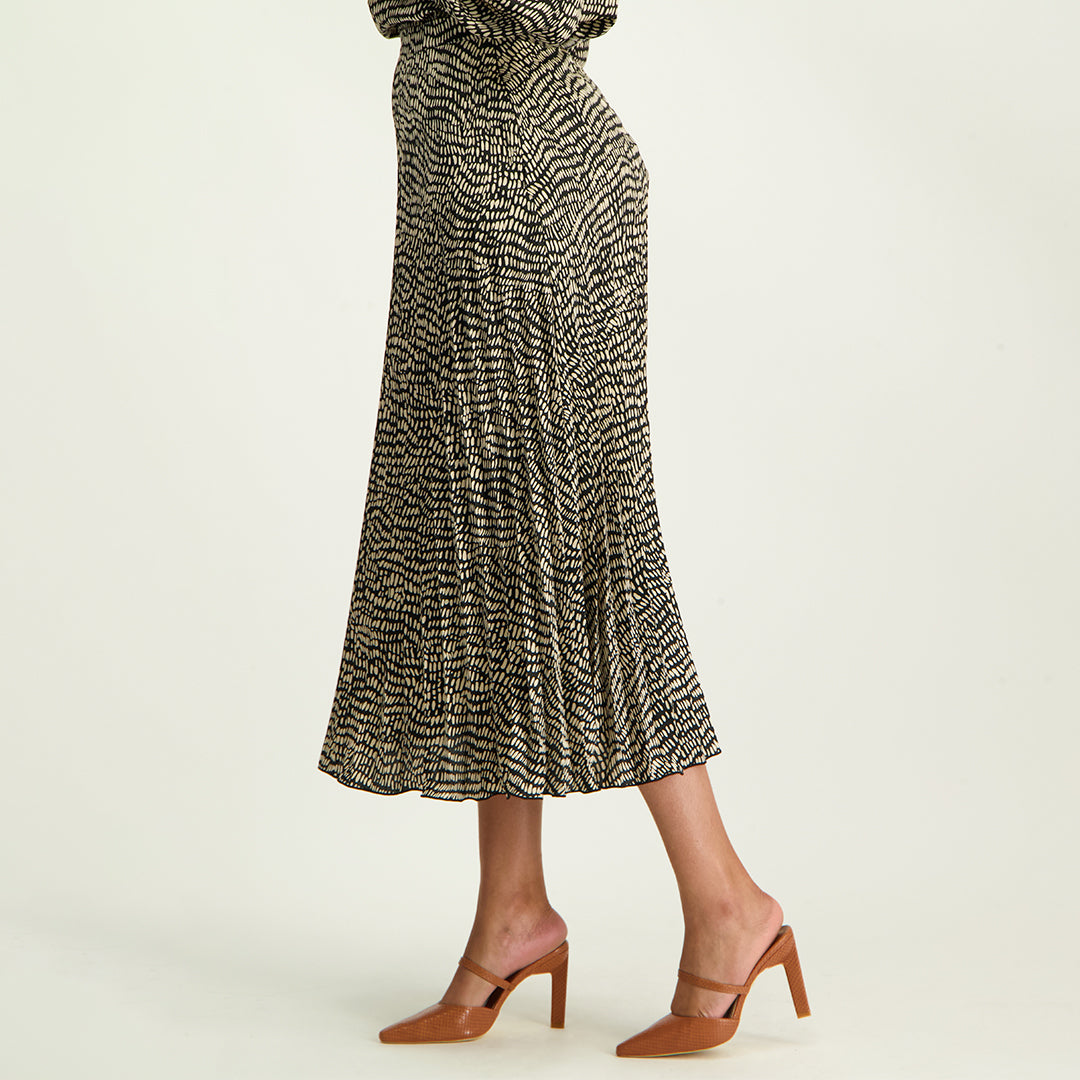 Ladies Black/Cream Pleated skirt