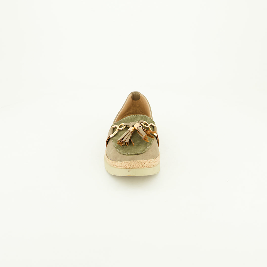 Canvas Comfort Loafer.Tassel Detail.