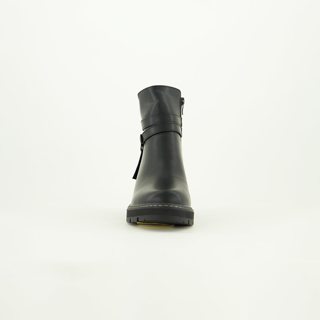 Chunky Boot.Tie Up Detail.