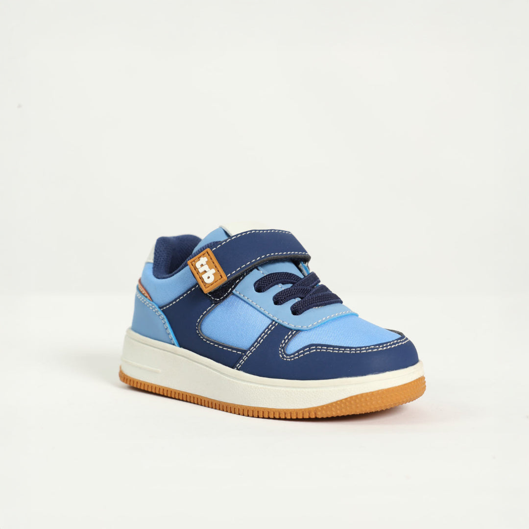 Court Sneaker.Velcro Strap