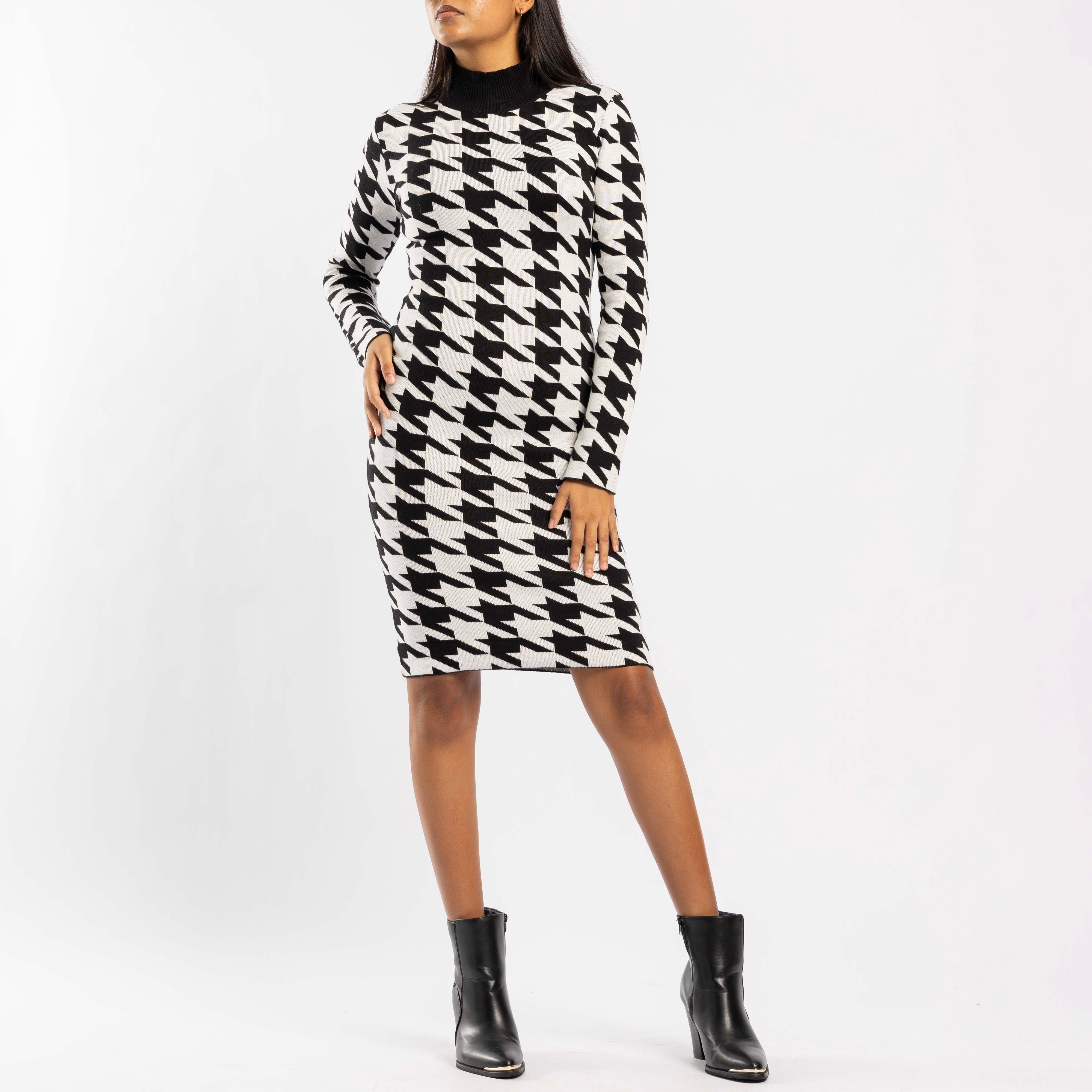 BLACK/WHITE LONG SLEEVE TURTLENECK DRESS