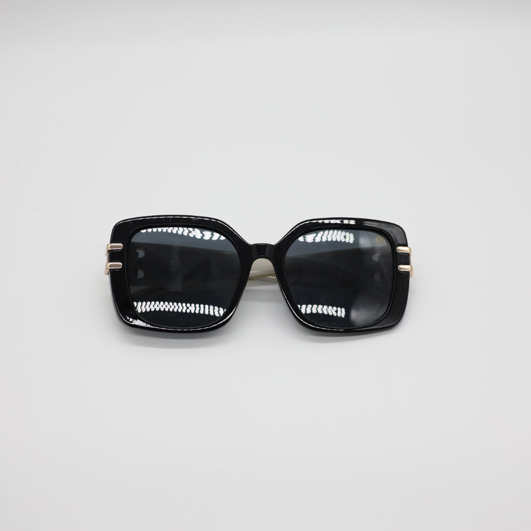 Oversized Sunglasses.White Quilt Temples.
