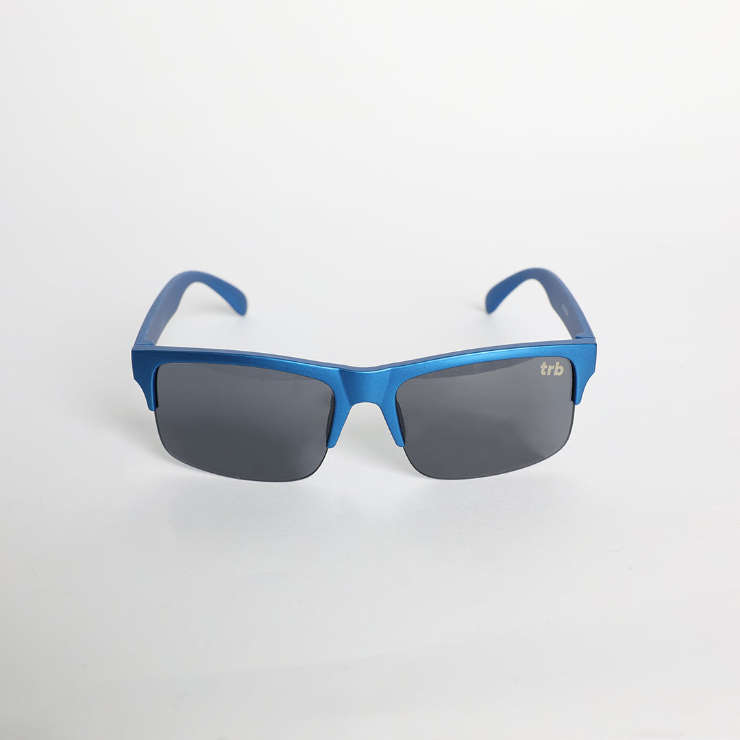 Sunglasses With Solid Smoked Lens.