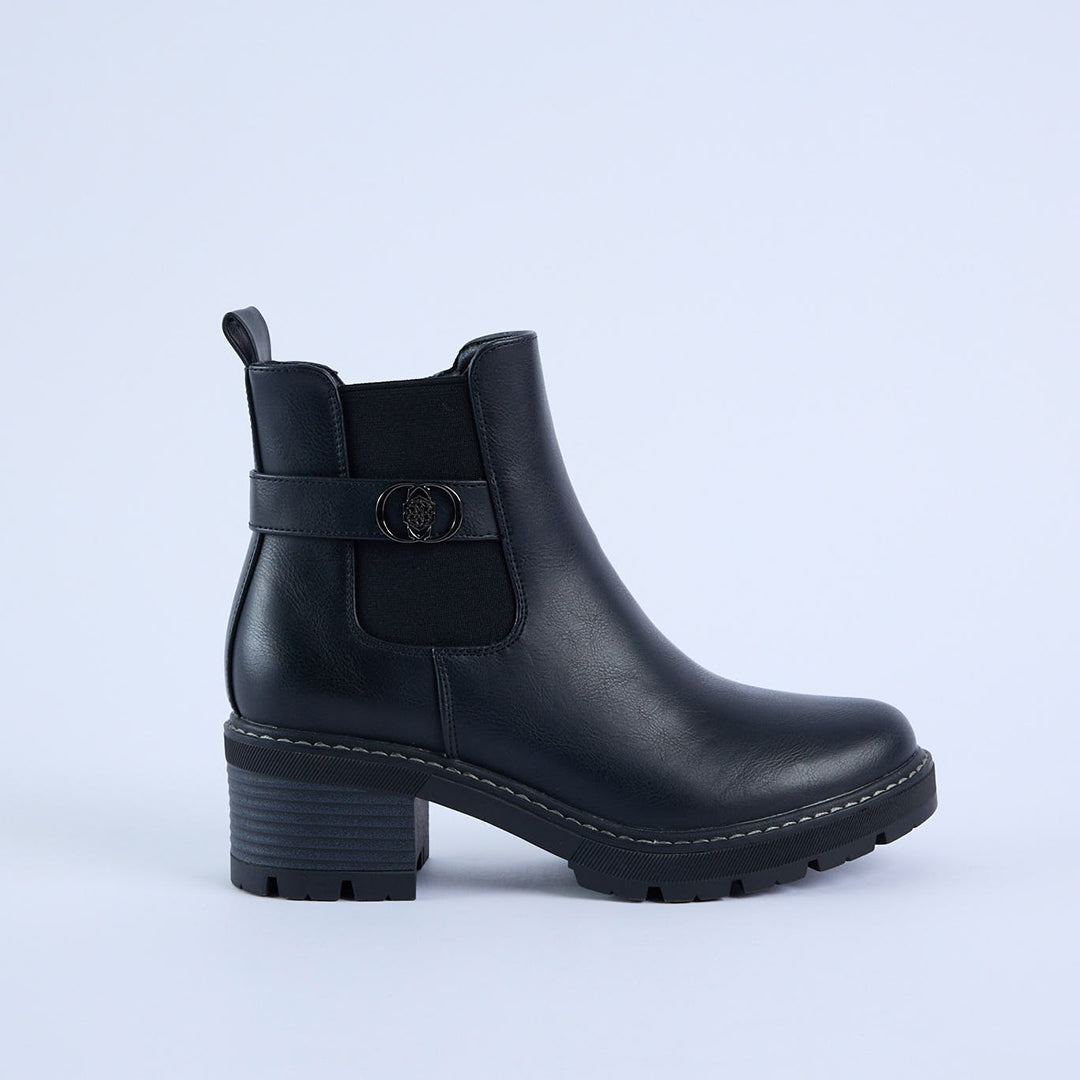 Ankle Boot.Gusset And O Ring Detail.