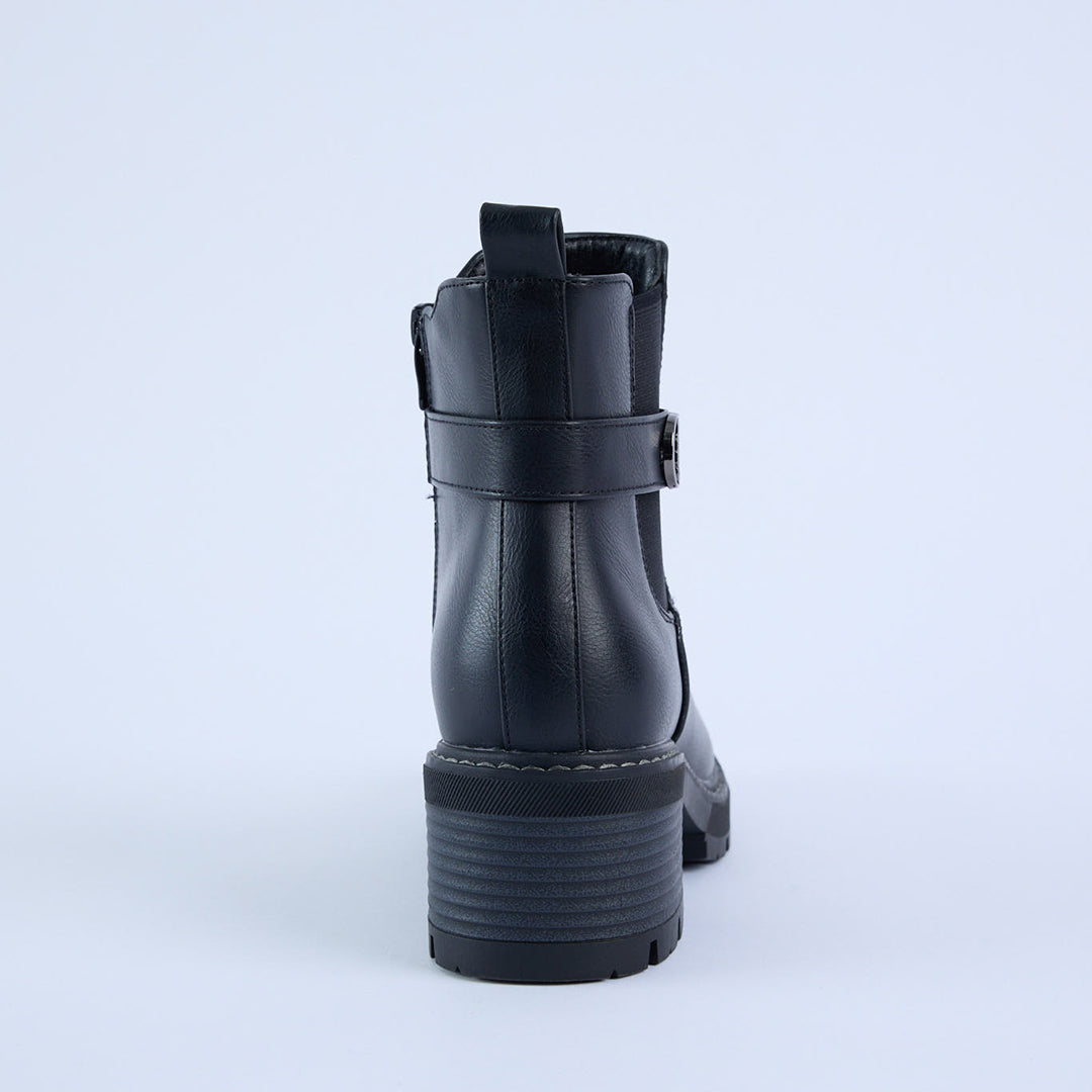 Ankle Boot.Gusset And O Ring Detail.