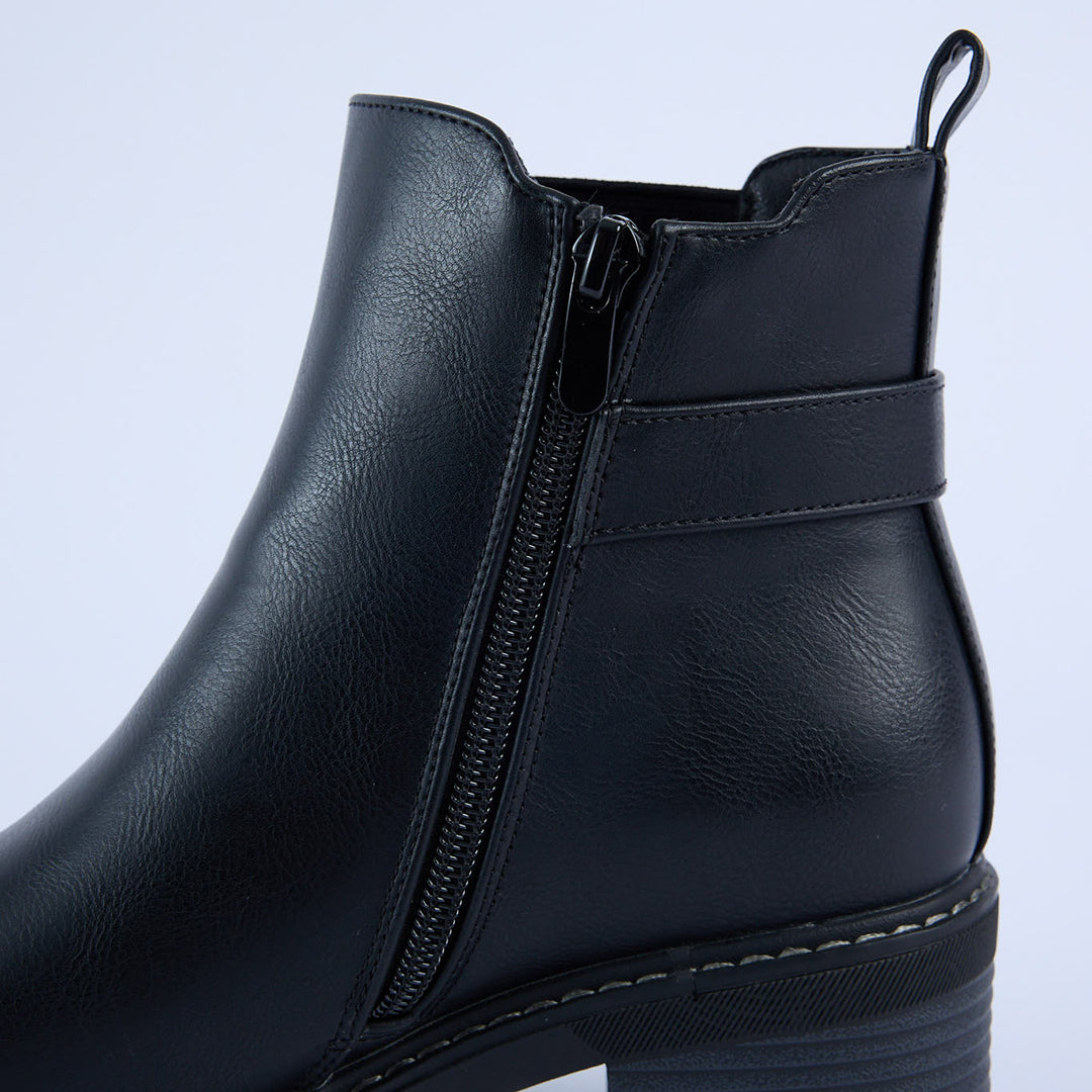 Ankle Boot.Gusset And O Ring Detail.