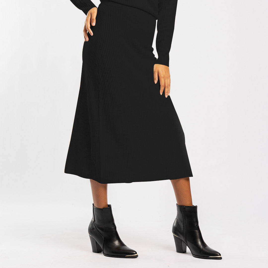 BLACK KNITTED SKIRT