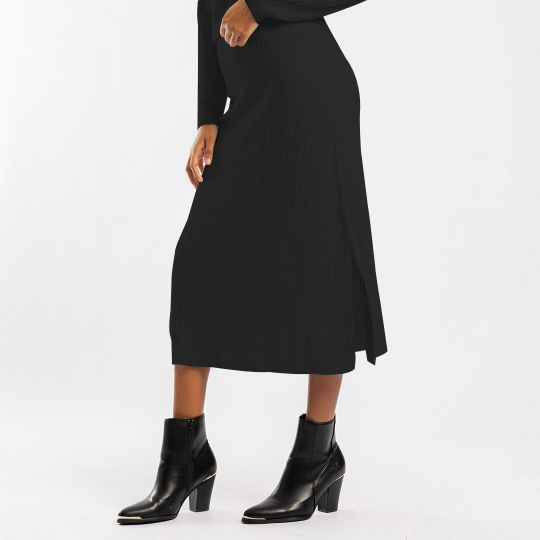 BLACK KNITTED SKIRT