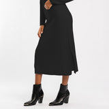 BLACK KNITTED SKIRT