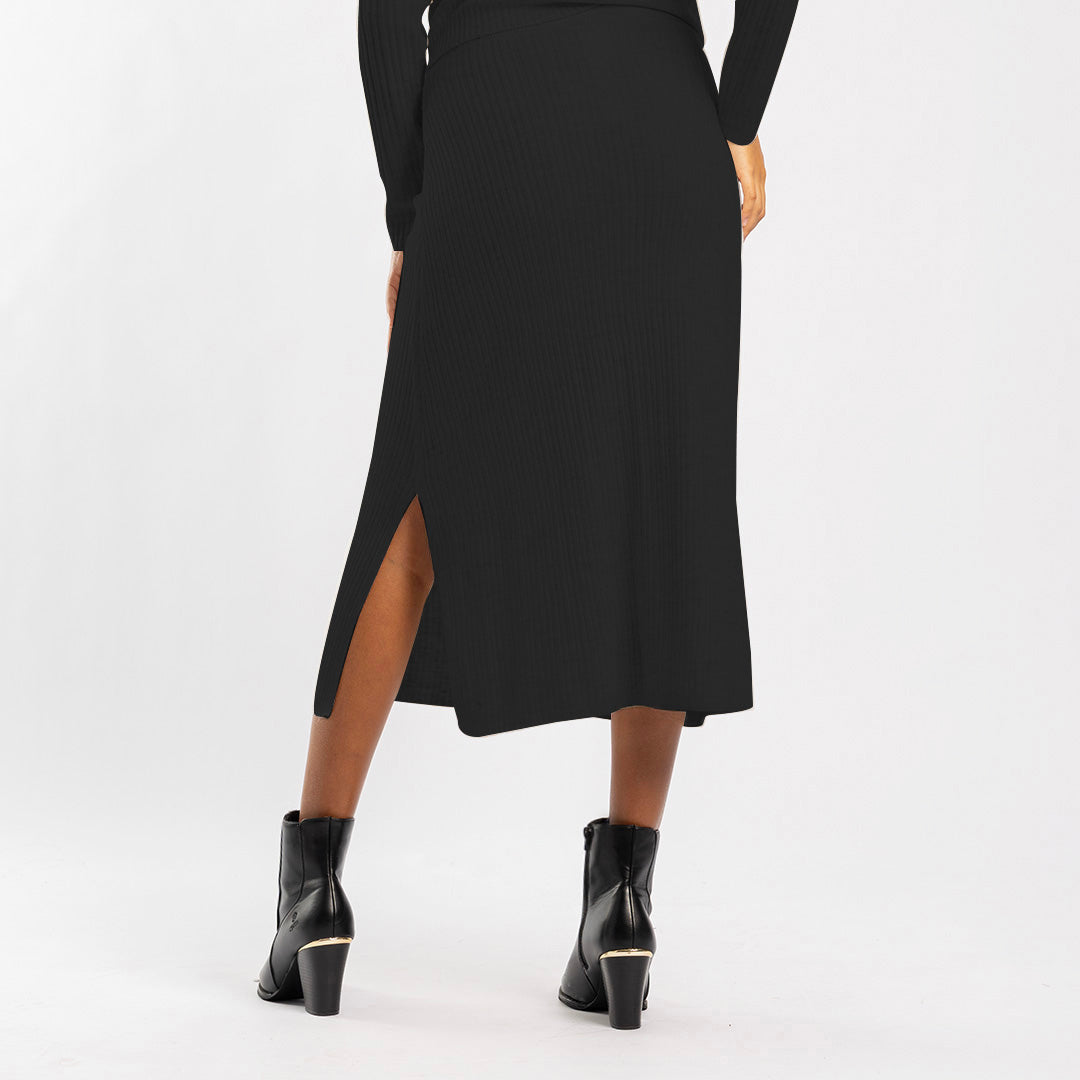BLACK KNITTED SKIRT