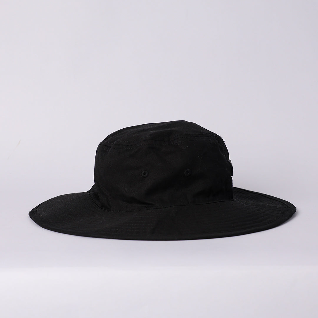 BLACK BOONEY BUCKET HAT (RED TAPE DETAIL)