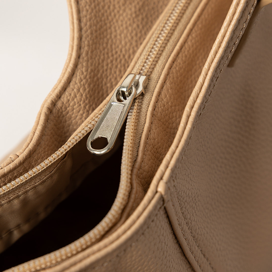 LADIES HANDBAG