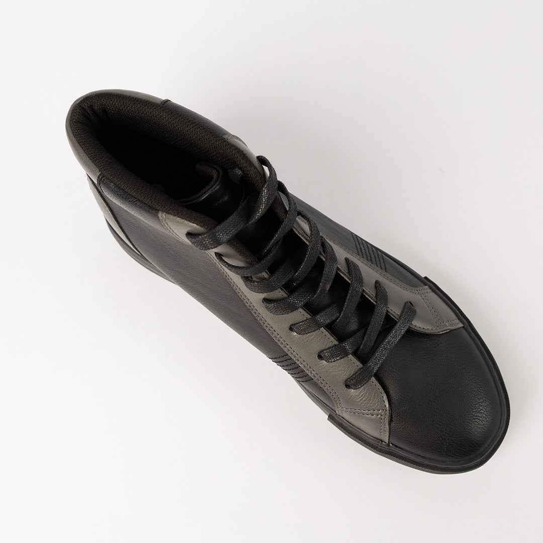 High Top Sneaker